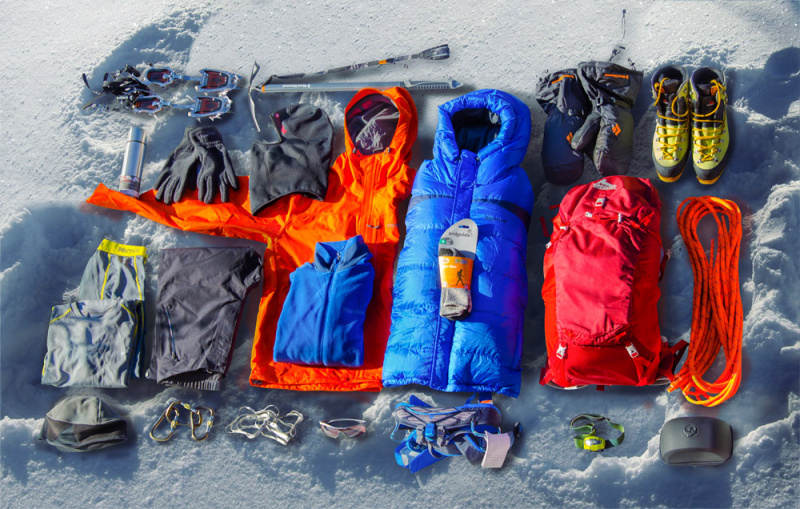 Набор одежды и снаряжения для восхождения на Эльбрус