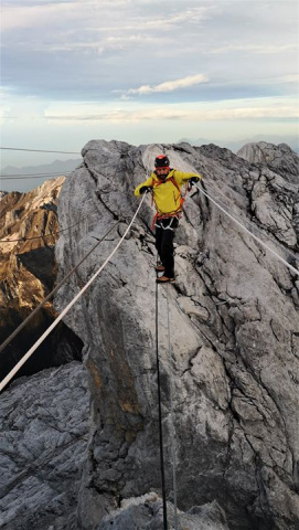 Восхождение на Карстенз 2018 Максут Жумаев